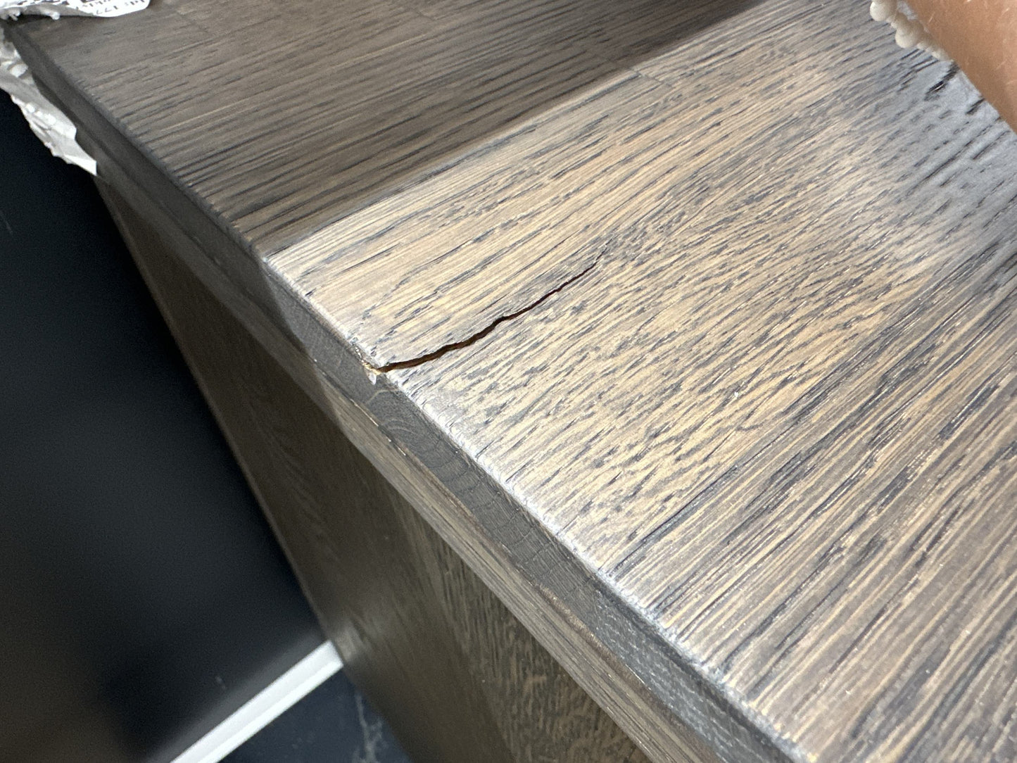 Mørkbrun Brooklyn skjenk i heltre eik