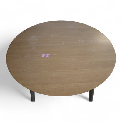 Rundt spisebord i lyst tre fra Jysk