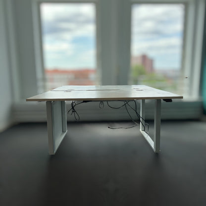 Hvit hev/senk dobbel skrivebordsstasjon