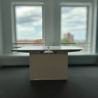 Hvit hev/senk dobbel skrivebordsstasjon