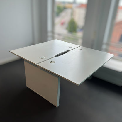 Hvit hev/senk dobbel skrivebordsstasjon