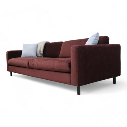 Nyrenset | Skeidar Time 3-seter sofa i burgunder tekstil