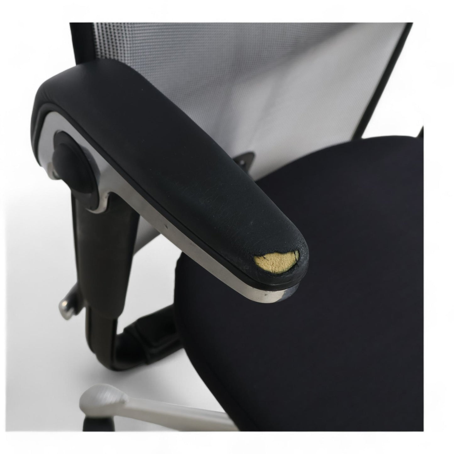 Nyrenset | Håg H09 kontorstol med armlener og hjul