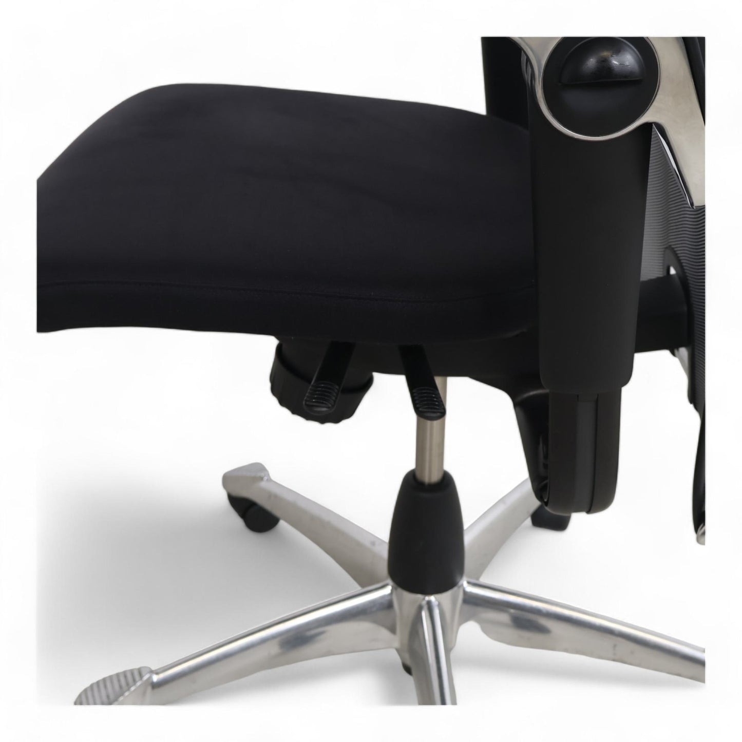 Nyrenset | Håg H09 kontorstol med armlener og hjul