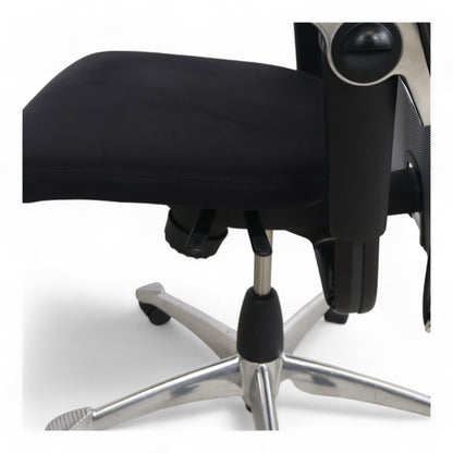 Nyrenset | Håg H09 kontorstol med armlener og hjul