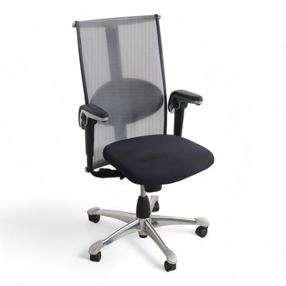 Nyrenset | Håg H09 kontorstol med armlener og hjul