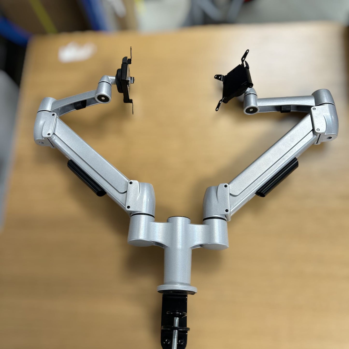 Monitorarm, grå med 2 armer