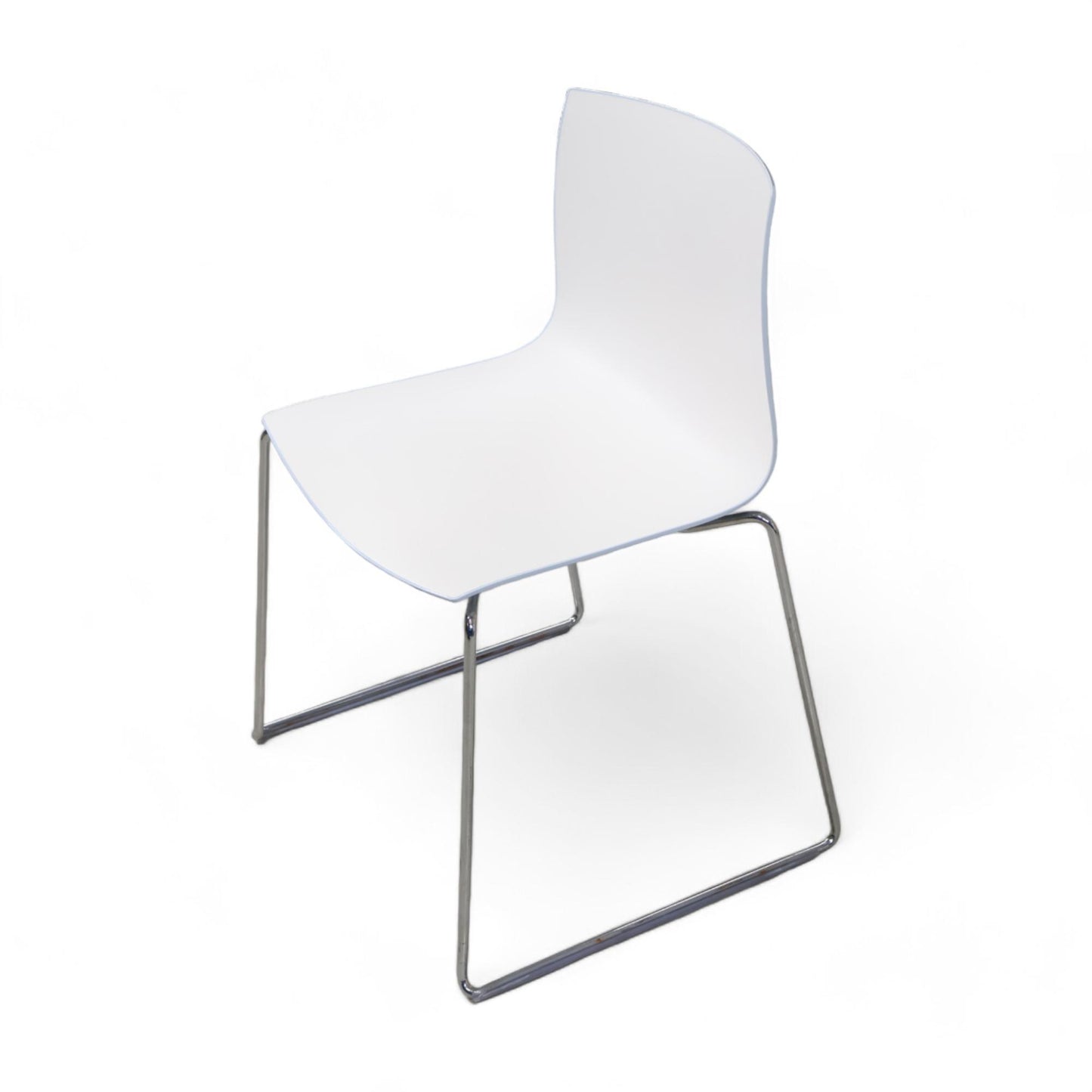 Møtestoler med blå rygg fra Arper