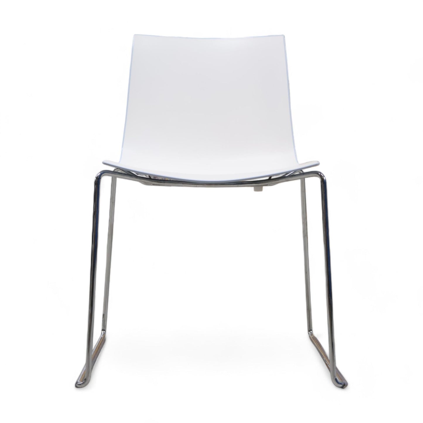 Møtestoler med blå rygg fra Arper