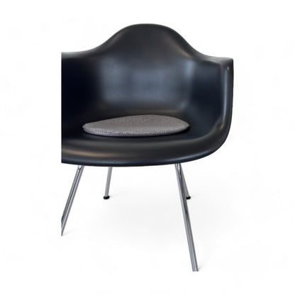 Sort Eames Plastic Armchair RE DAX