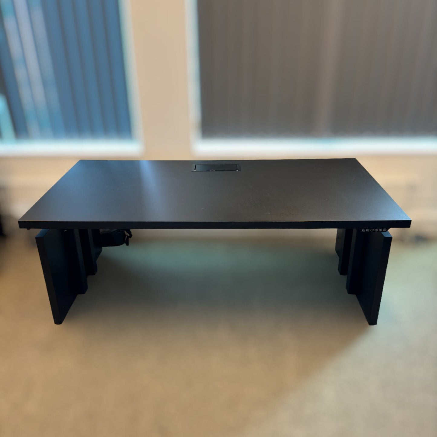 Sort elektriske hev/senk skrivebord fra LINAK 200x100cm