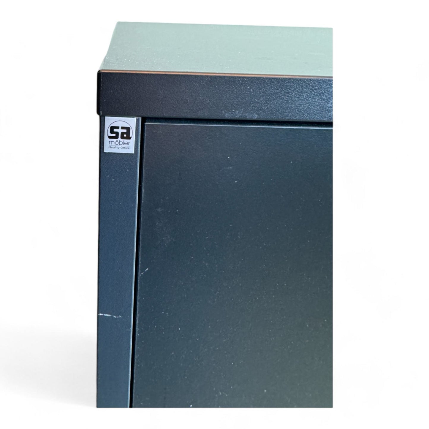 Sorte lave skap fra SA Møbler