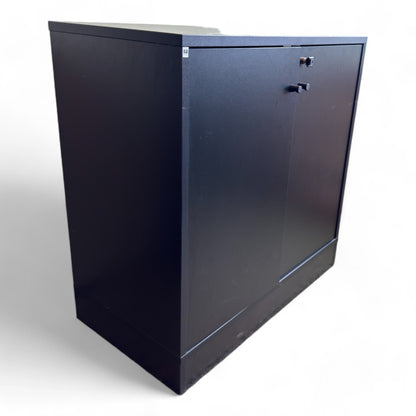 Sorte lave skap fra SA Møbler