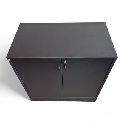 Sorte lave skap fra SA Møbler