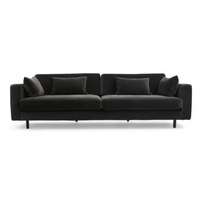 Nyrenset | stilren sofa fra Skeidar i sort velur