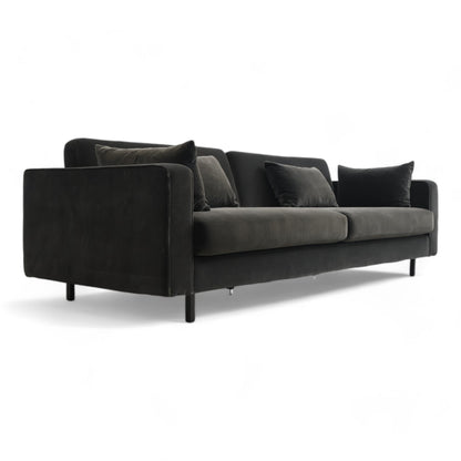 Nyrenset | stilren sofa fra Skeidar i sort velur