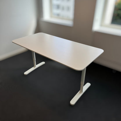 160x80 cm, IKEA Bekant manuelt hev/senk skrivebord i hvit