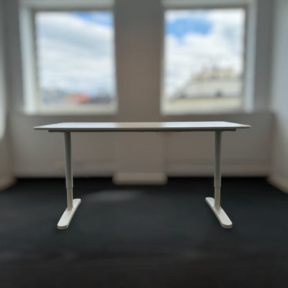 160x80 cm, IKEA Bekant manuelt hev/senk skrivebord i hvit