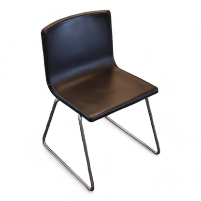 IKEA BERNHARD stoler i sort imitert skinn