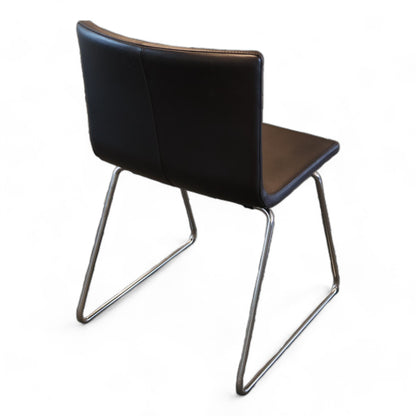 IKEA BERNHARD stoler i sort imitert skinn