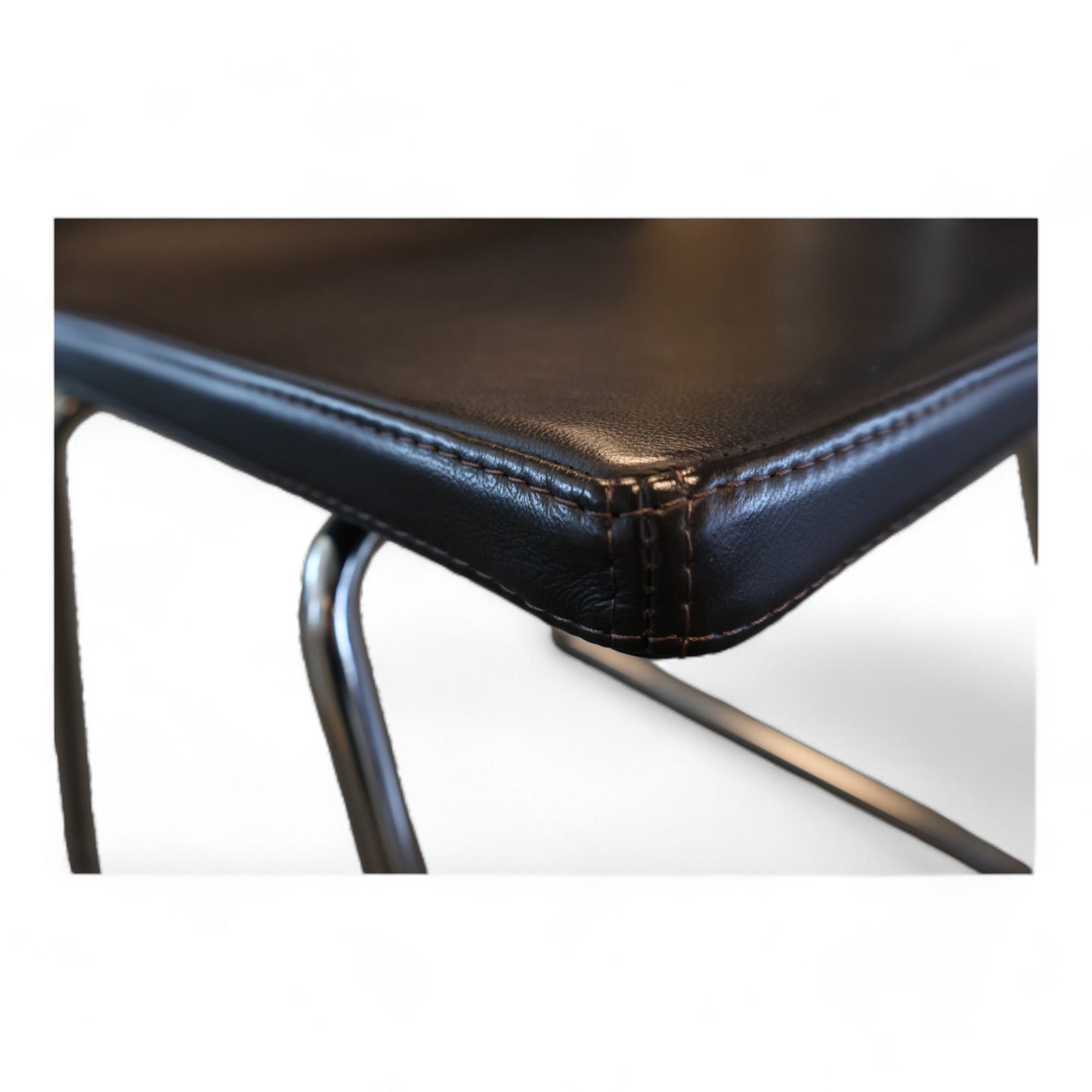 IKEA BERNHARD stoler i sort imitert skinn