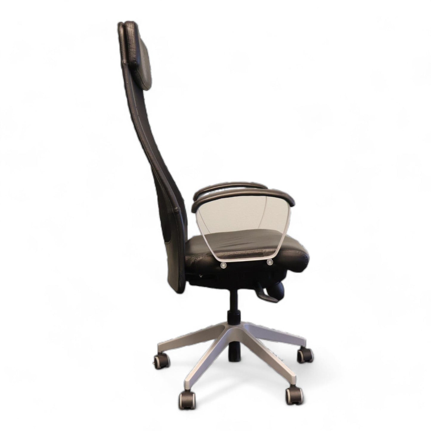 Markus kontorstol fra IKEA i sort skinn