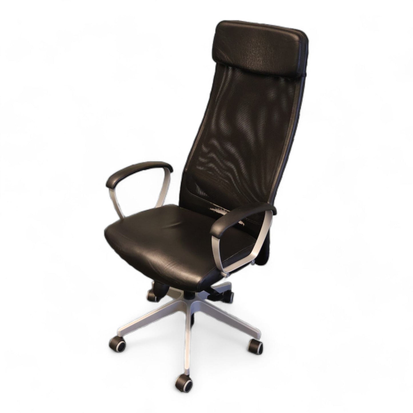 Markus kontorstol fra IKEA i sort skinn