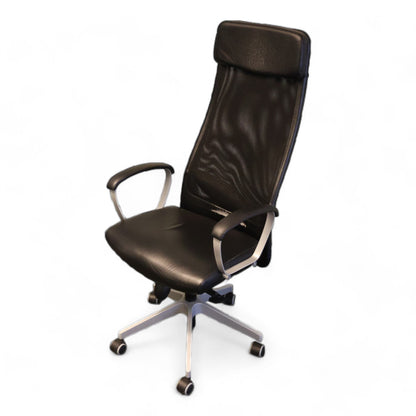 Markus kontorstol fra IKEA i sort skinn