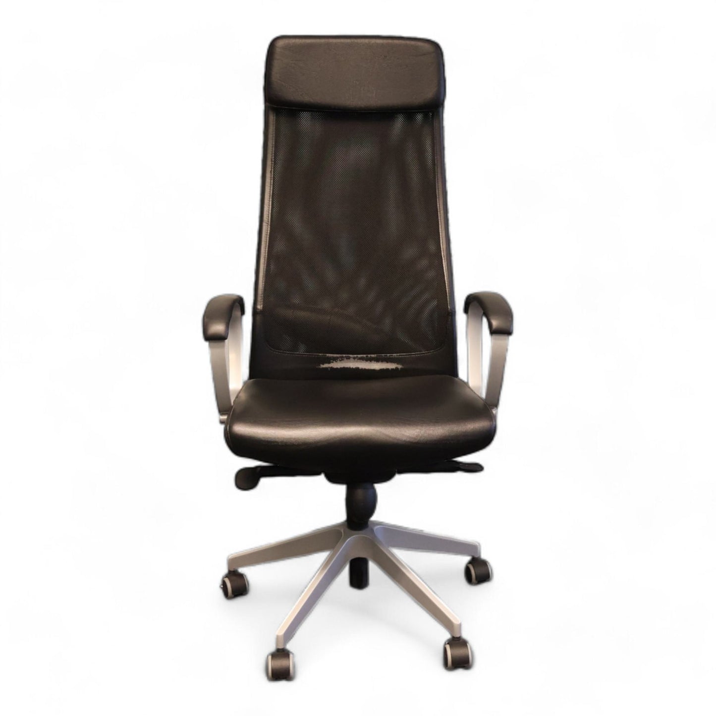 Markus kontorstol fra IKEA i sort skinn