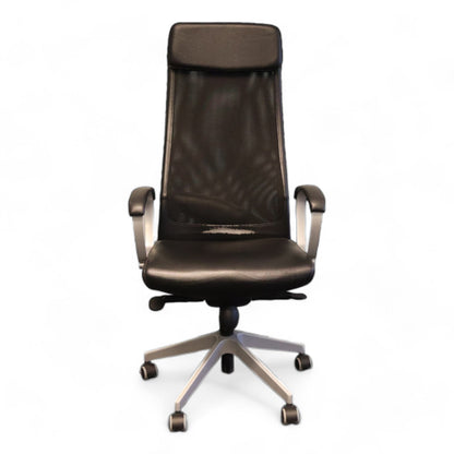 Markus kontorstol fra IKEA i sort skinn