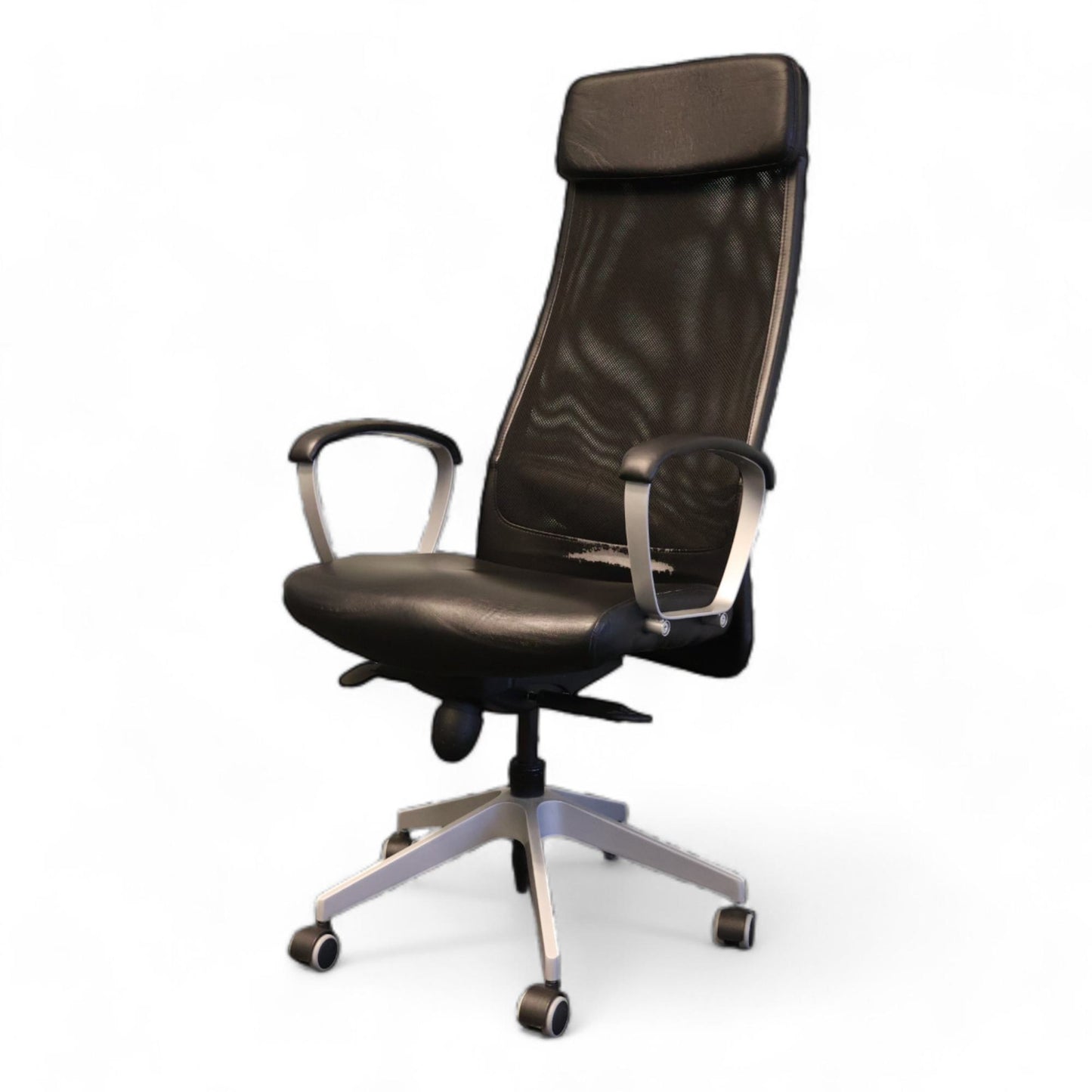 Markus kontorstol fra IKEA i sort skinn