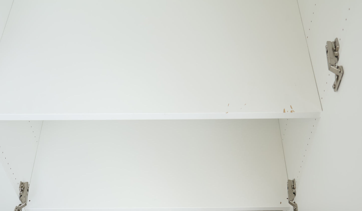 IKEA platsa skap med gullhåndtak