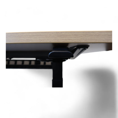 Kinnarps elektrisk hev/senk skrivebord, venstresving. 180 cm