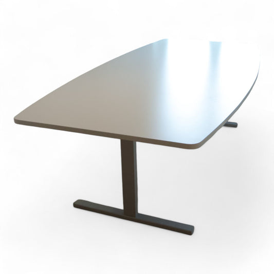 Hvit/grå møtebord, 240cm