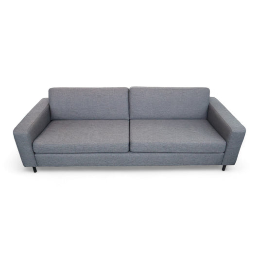 3-seter sofa i lys grått stoff