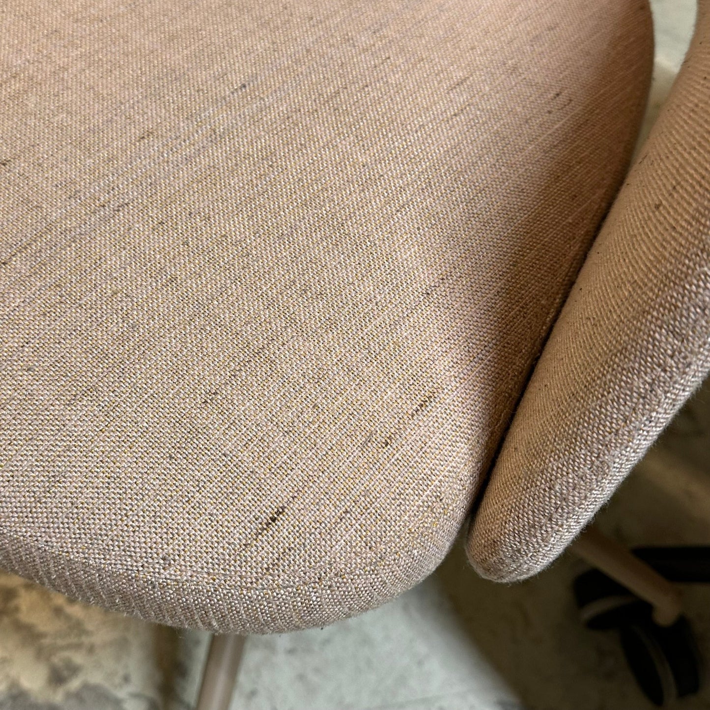 Pilot møteromsstol fra Materia, rosa, med hjul