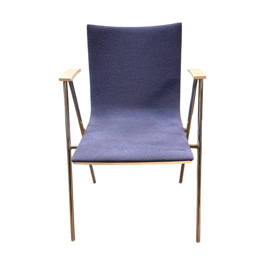 Møtestol i blå ull m/ armlener