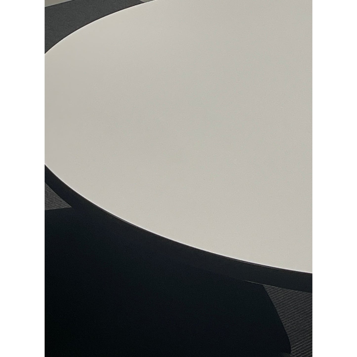 Rundt møtebord, hvit laminat, 100x100 cm