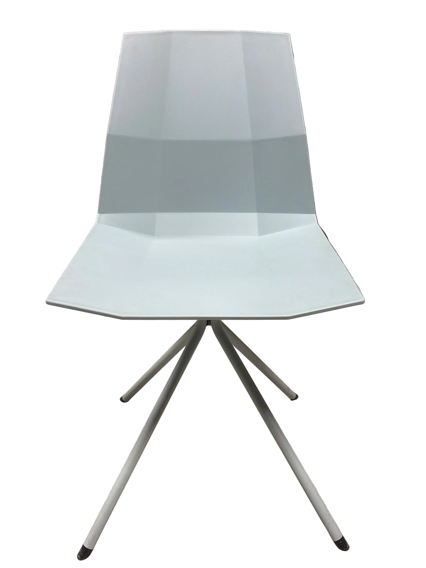 Designstol med unikt firkantet design
