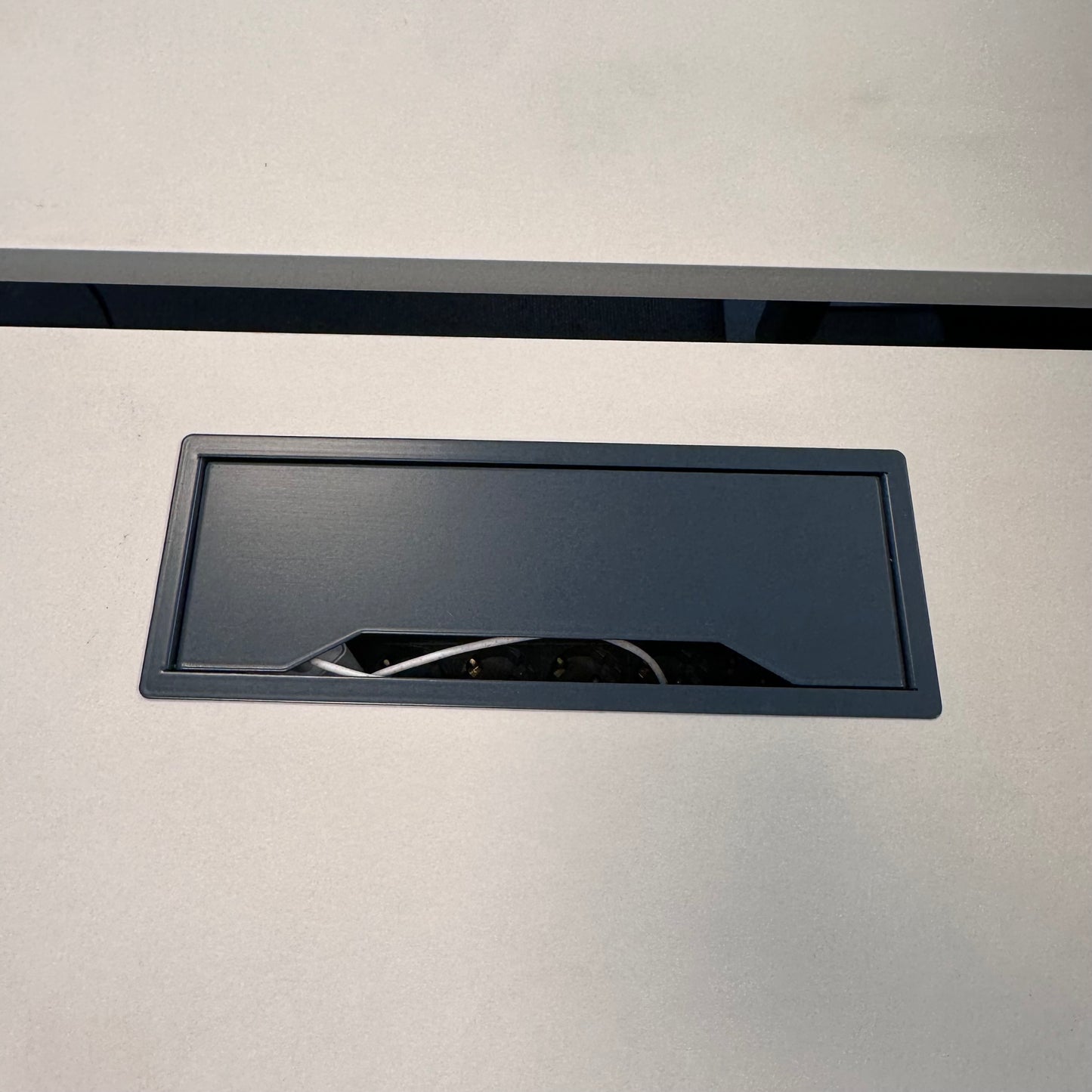 Elektrisk dobbelt hev/senk skrivebord 160x165 cm, beige