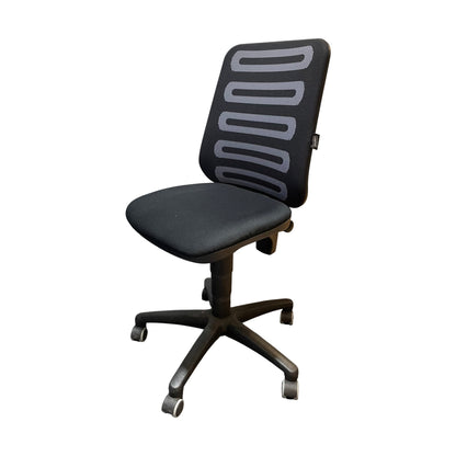 Kontorstol fra Staples, sort