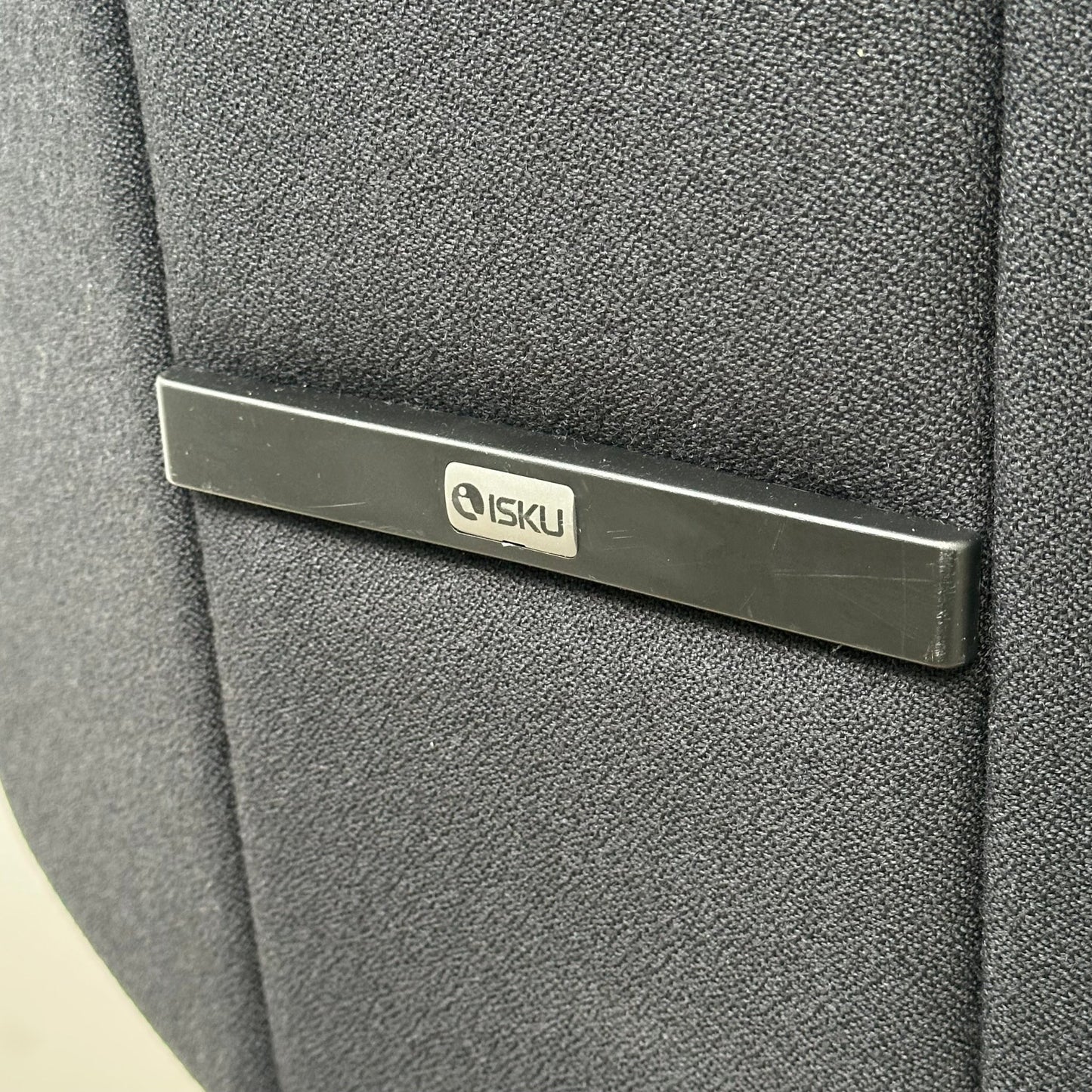 Kontorstol fra ISKU, Slim, svart