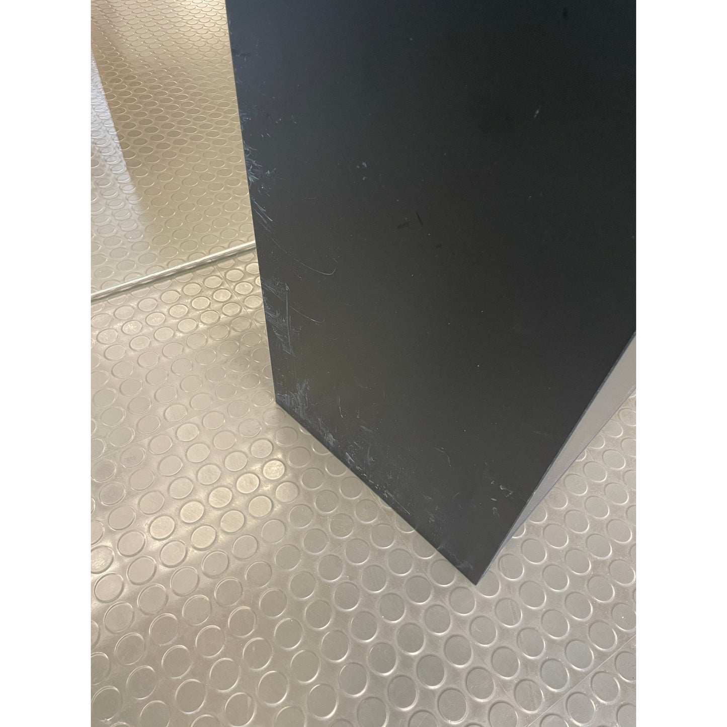 Arkivskap i sort fra Edsbyn, slagdører, 78 cm