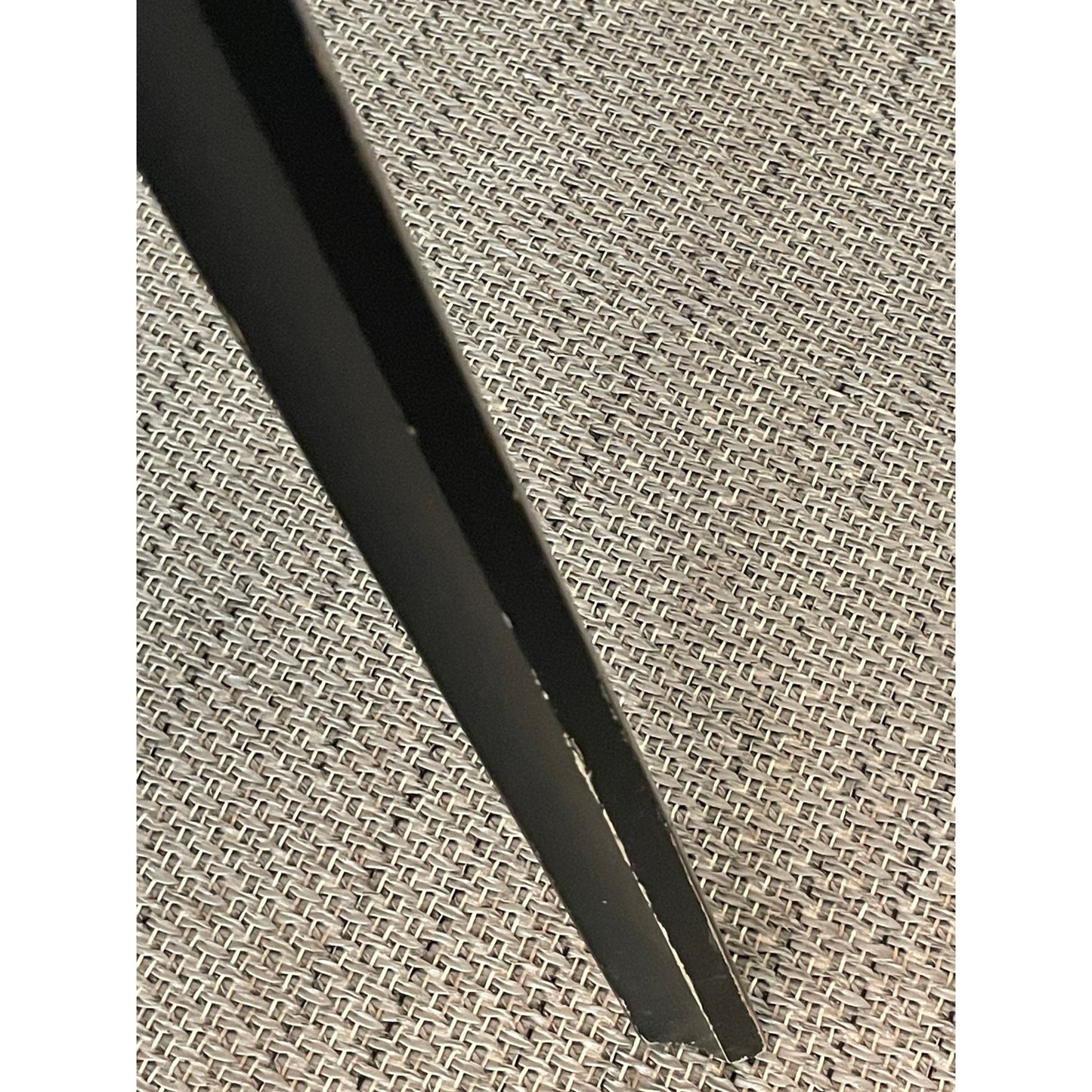 Hay about a stool, grå