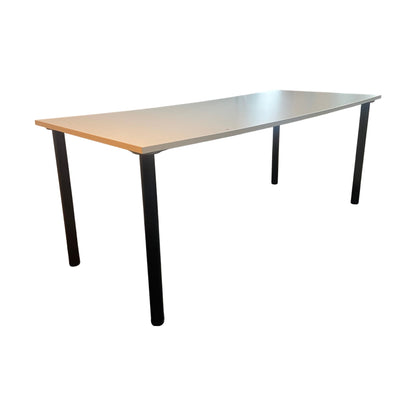 Skrivebord i hvit m/ sorte ben, 180cm