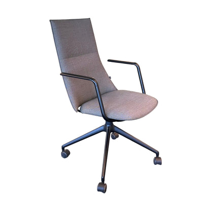 Fjell 5ER møteromsstol fra Fora Form, mørk grønn, med armlener