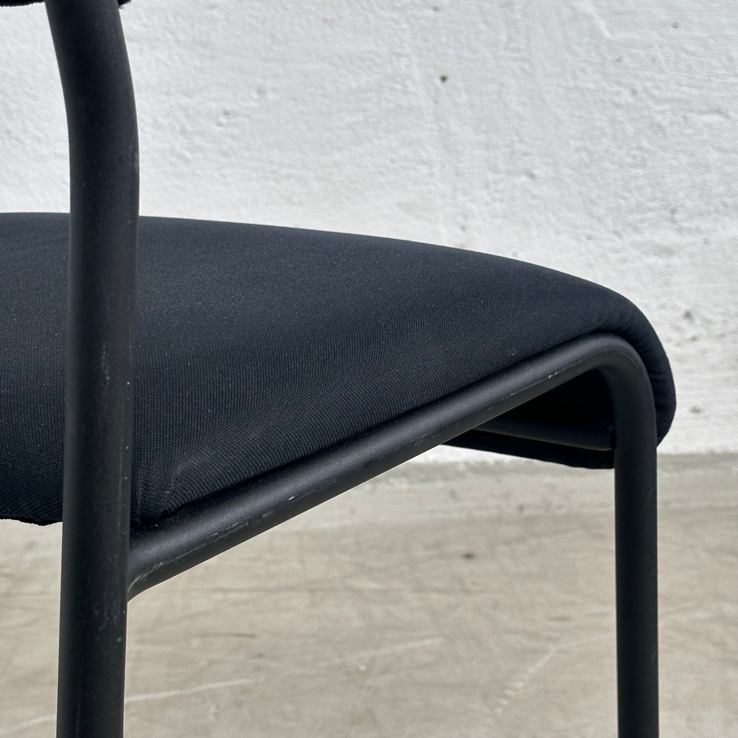 Särna møteromsstol fra IKEA, svart tekstil, stablebar
