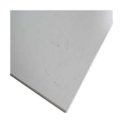 Elektrisk hev/senk skrivebord 140x80 cm, grå laminat, Kinnarps