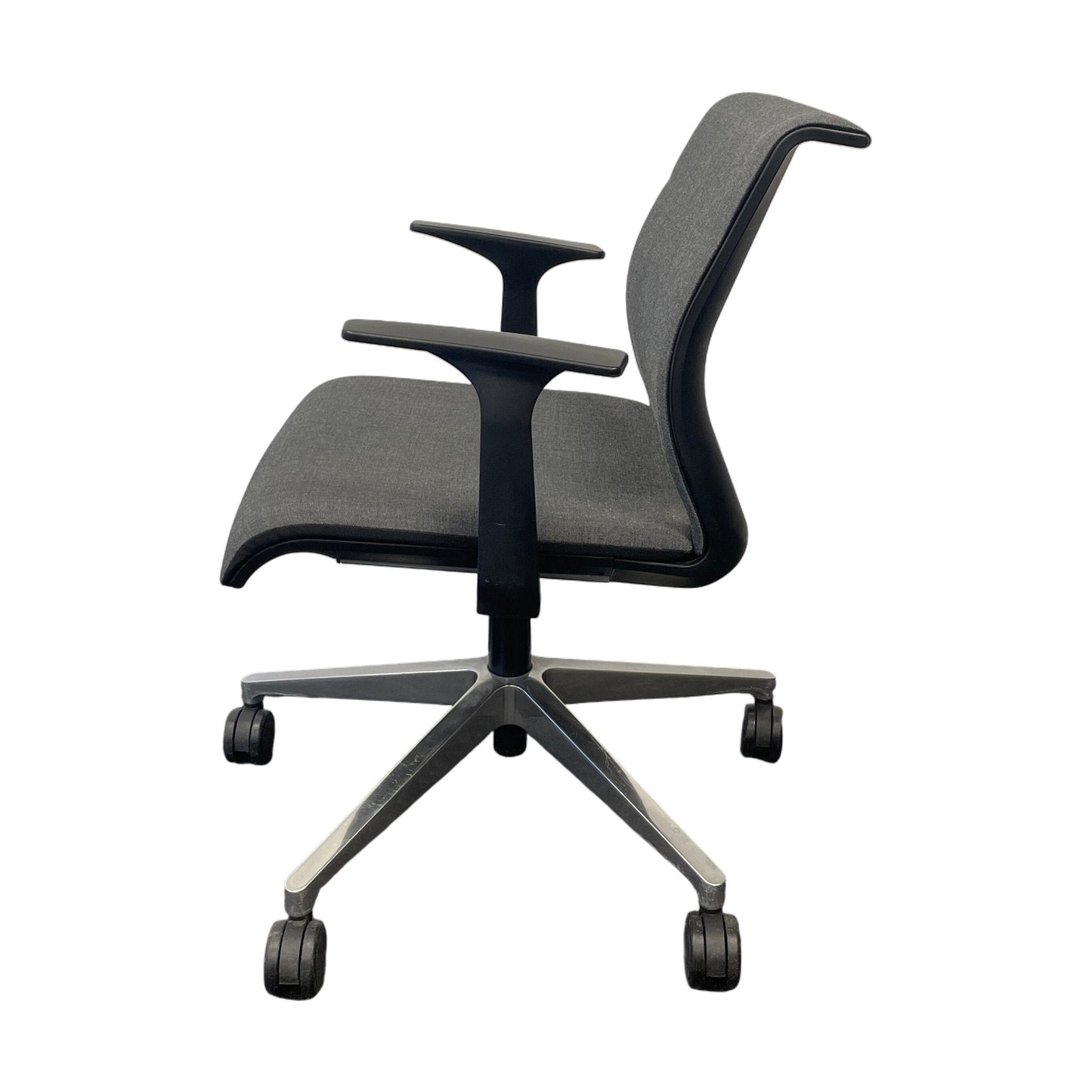 Think møteromsstol fra Steelcase, grå