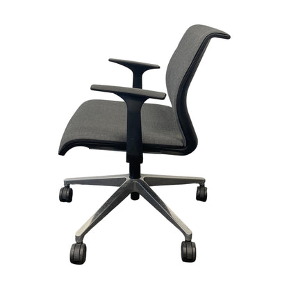 Think møteromsstol fra Steelcase, grå